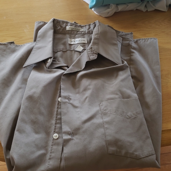 Beige short sleeve dress shirt - Picture 1 of 1